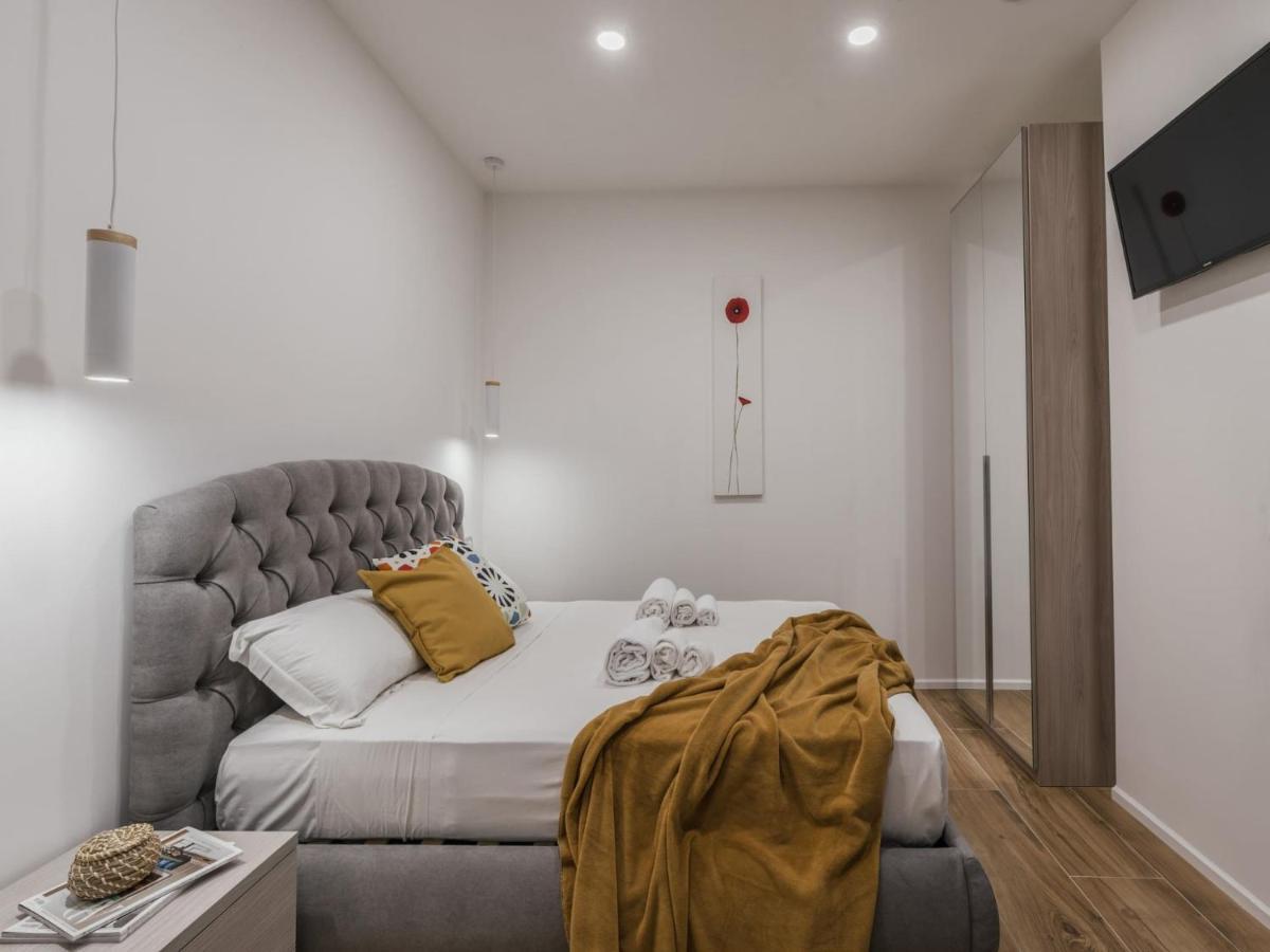 The Rent - Modern Three-bedroom A Few Steps From The Colosseum Rom