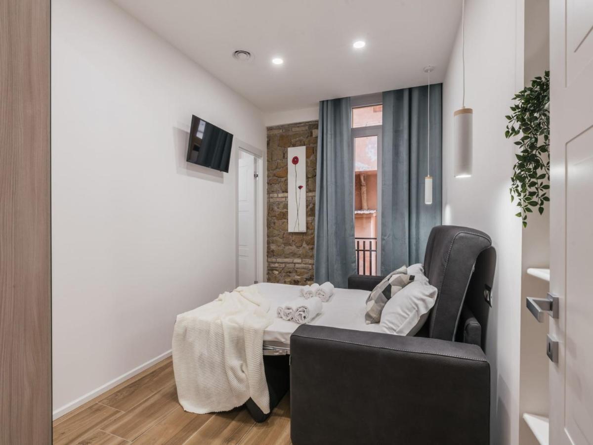 The Rent - Modern Three-bedroom A Few Steps From The Colosseum Rom
